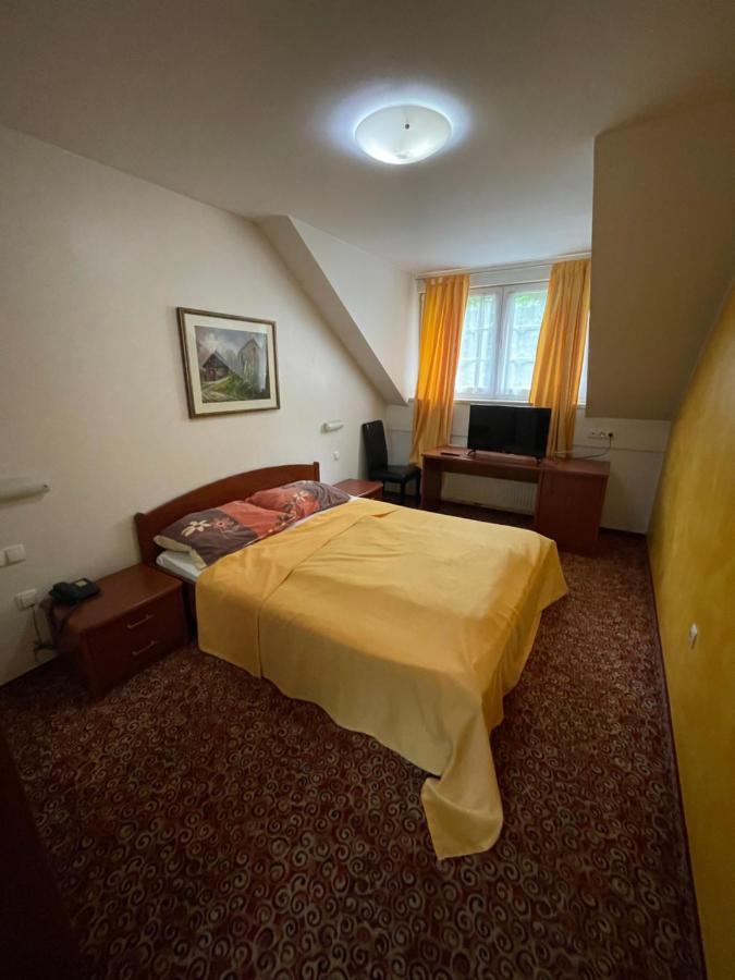 Gostisce Senica Hotel Senovo Exterior foto